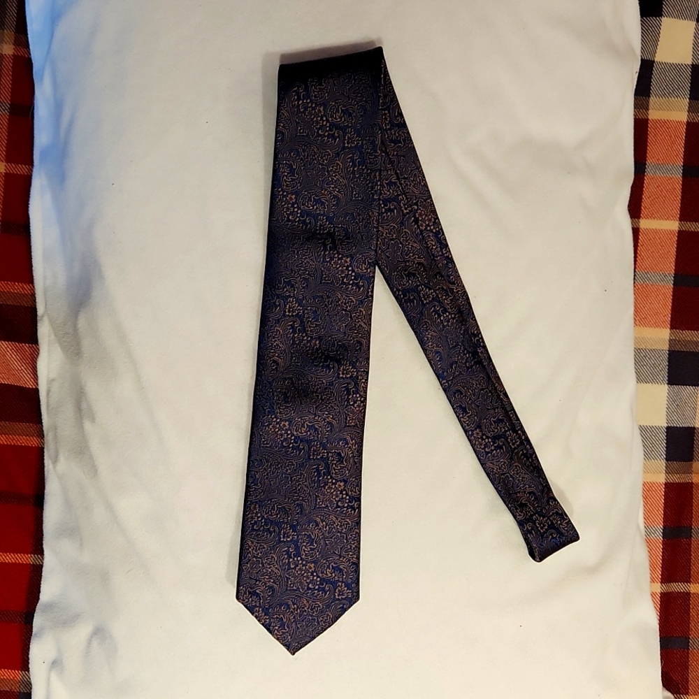 A Perry Ellis tie